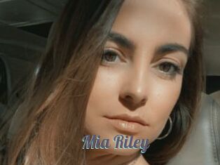 Mia_Riley